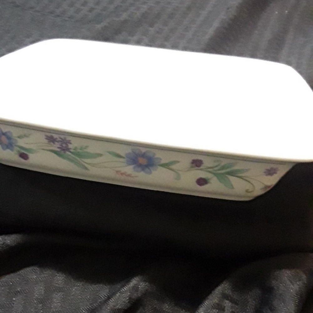 ONEIDA "AVA" CASSEROLE DISH